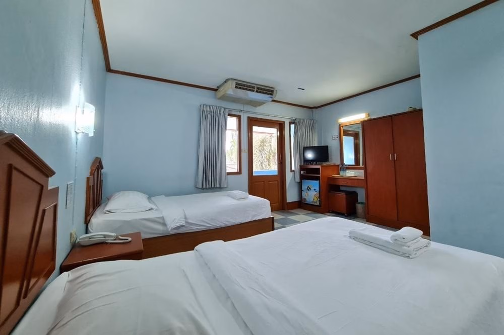 โรงแรมภูงา (Phu-Nga Hotel)0
