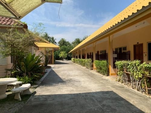 ศรีสุภาวดี รีสอร์ท (Srisupawadee Resort)1