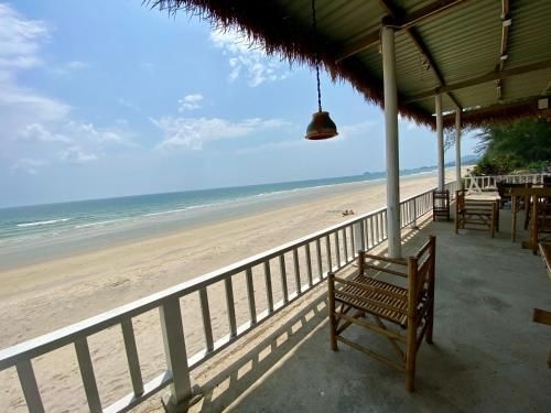 หาดทรายขาว รีสอร์ท (White Beach Resort)2