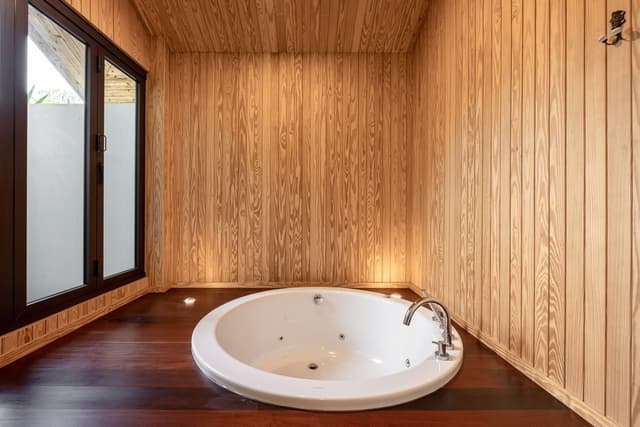 Single Room with Jacuzzi