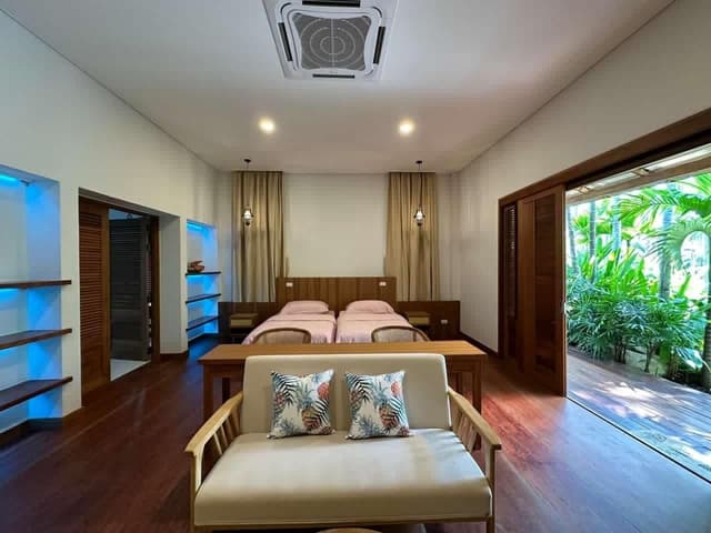 Twin Bed Room