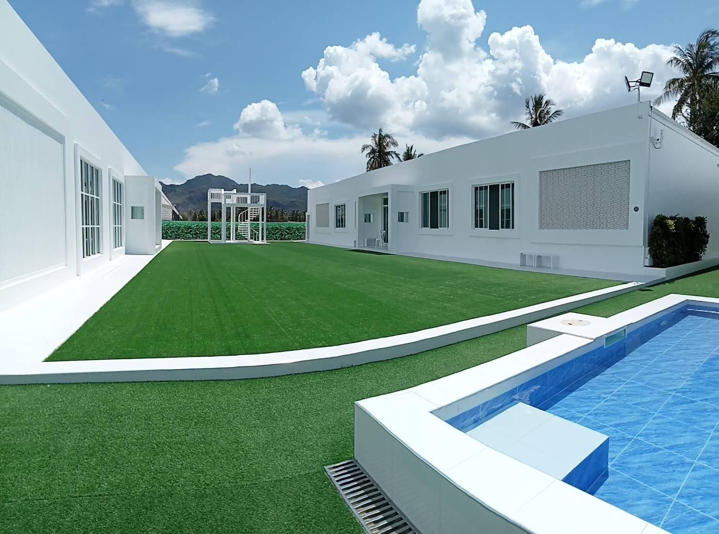 เดอะ ไวท์ รีสอร์ต (The White Resort)0