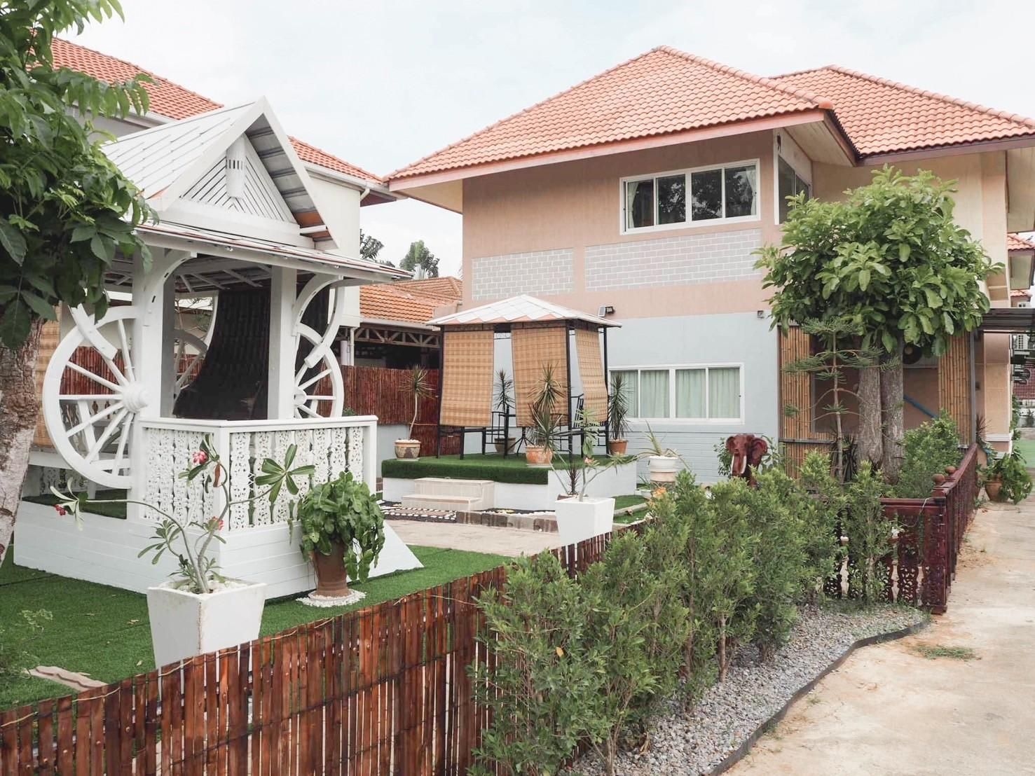 วารา พูลวิลล่า สามร้อยยอด (Wara Pool Villa Sam Roi Yot)1