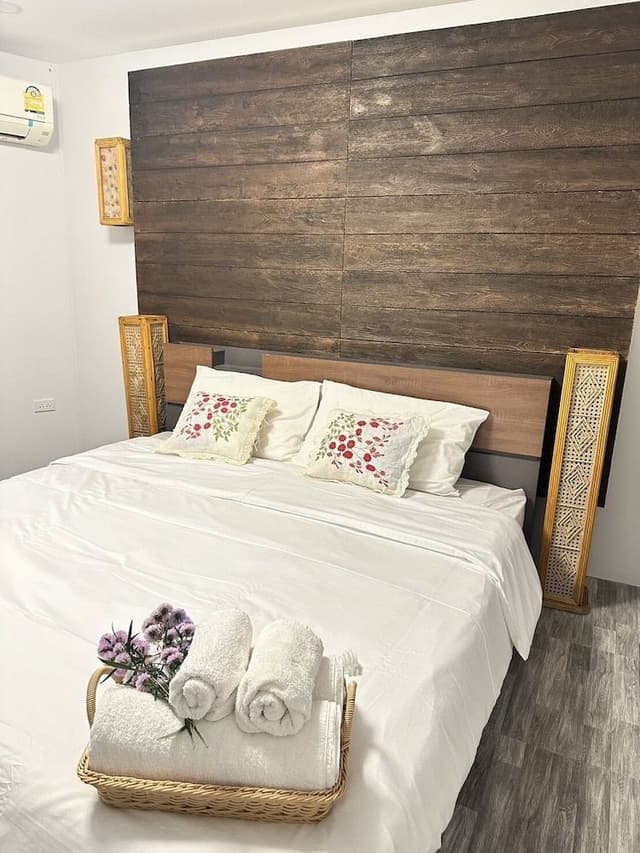 Superior Room, Hill View
