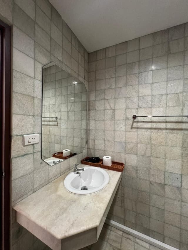 Junior Suite with Queen Bed