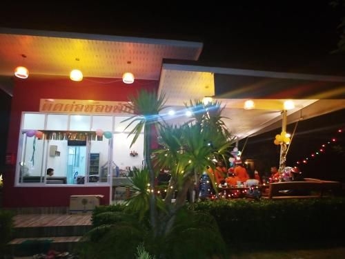 โรงแรมทิพย์บุรี ริเวอร์ไซด์ (Thipburee Riverside Hotel)1