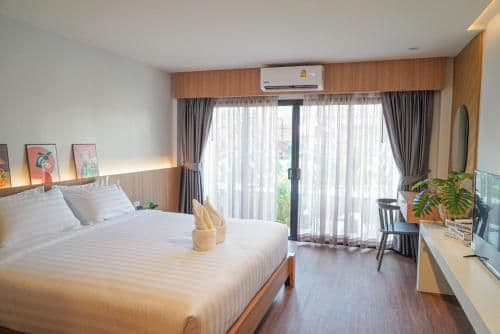 Deluxe Pool Access Room