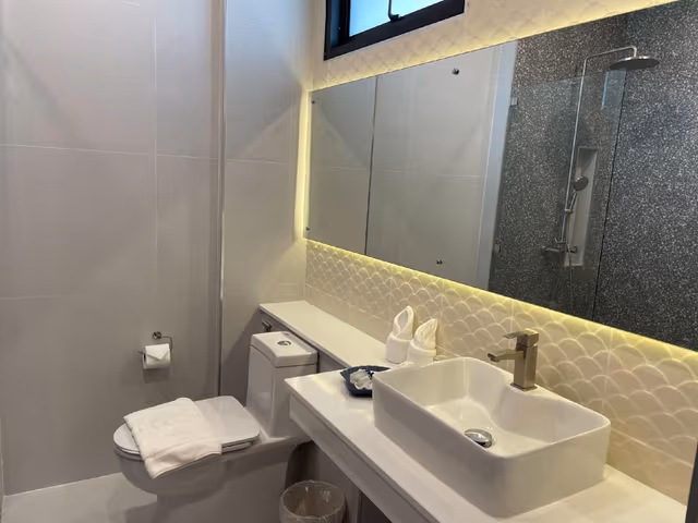 Pool Access Room