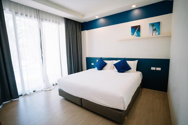 Pool Access Room