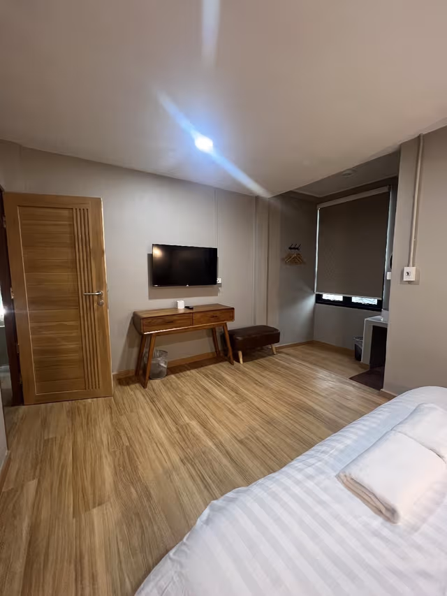 Deluxe King Bed - Non-Smoking, Not Pet-Friendly