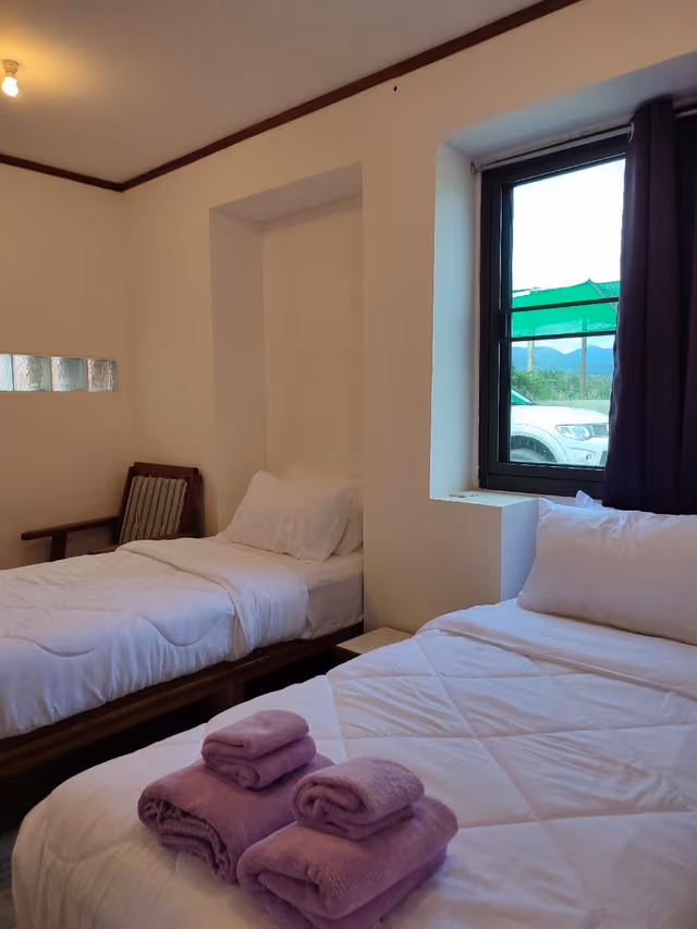 Economy Double or Twin Room with Window