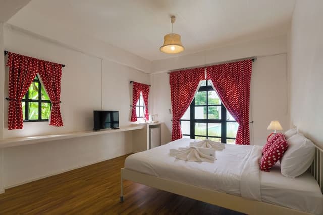 Deluxe Room, Pool View