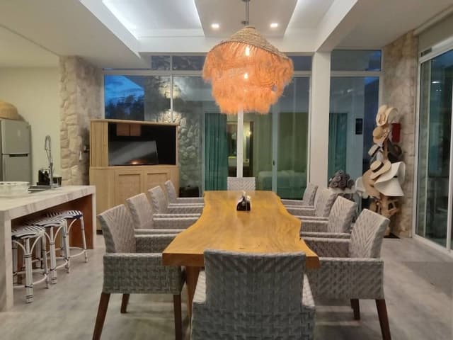 Luxury 6-Bedroom Beach Front Villa