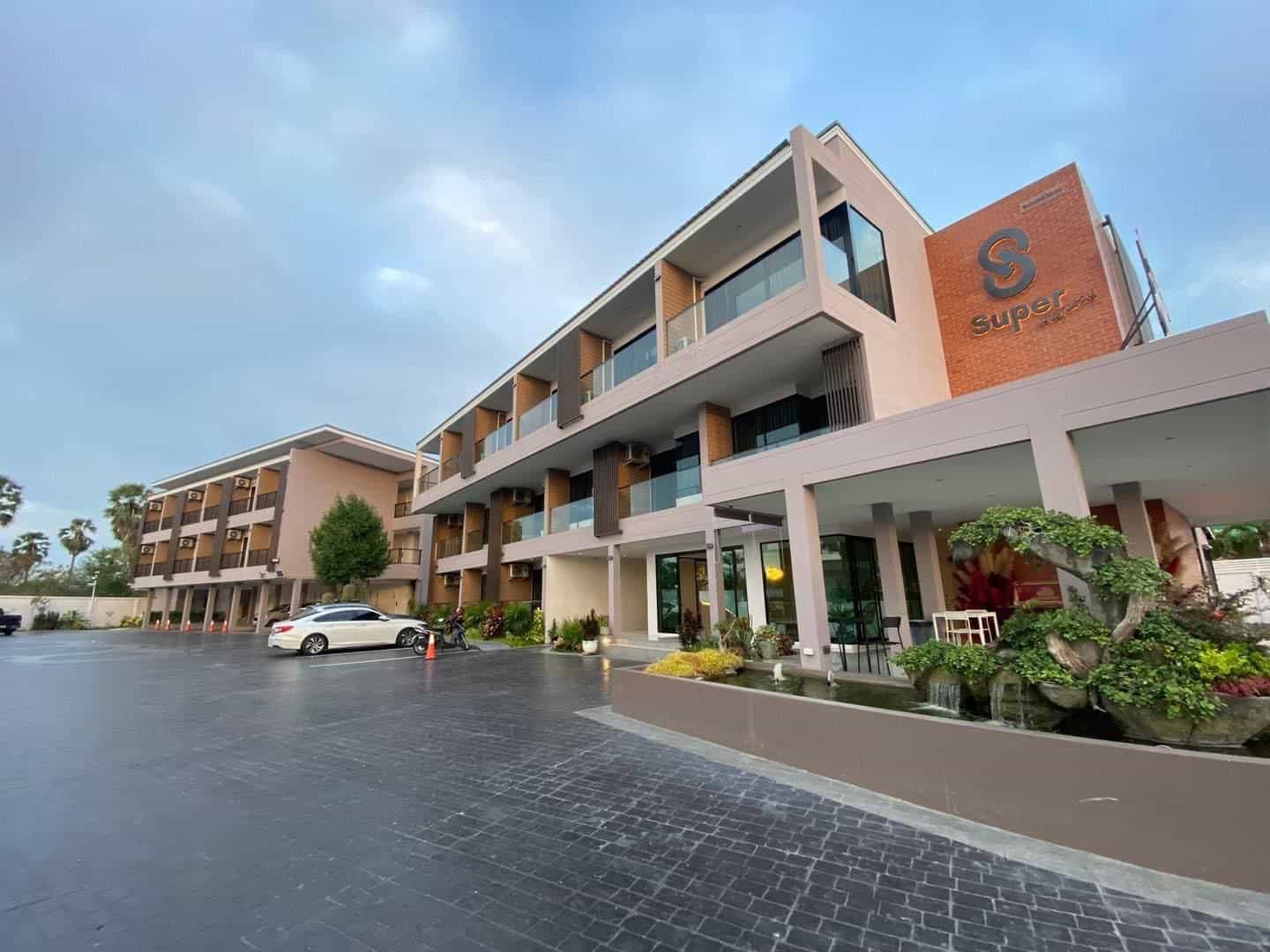 Super Highway Hotel Super Highway Hotel