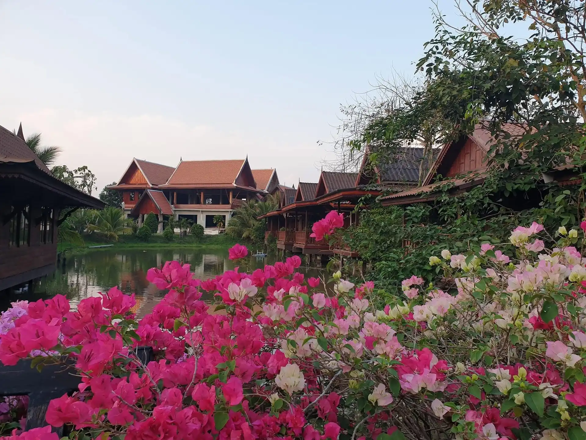 คุ้มวราเฮือนไทย คุ้มวราเฮือนไทย
