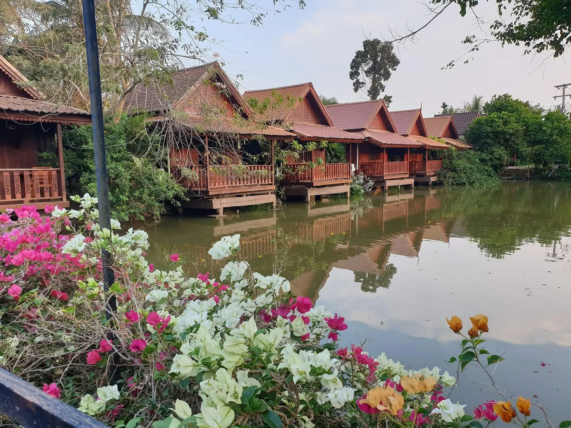 คุ้มวราเฮือนไทย คุ้มวราเฮือนไทย