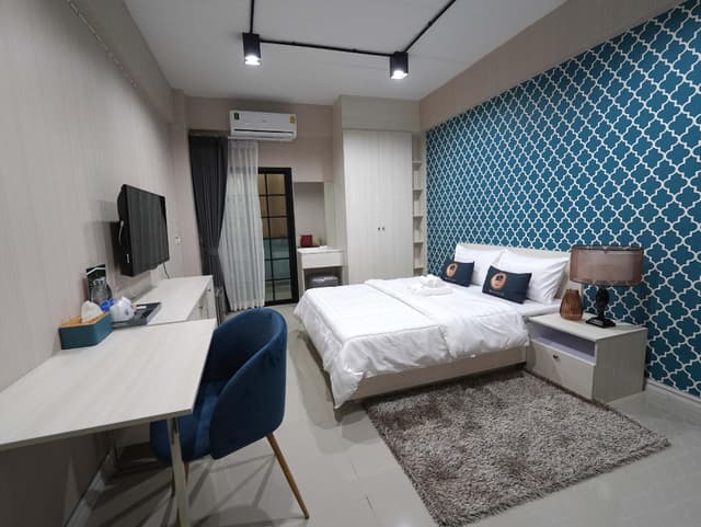 Economy Room