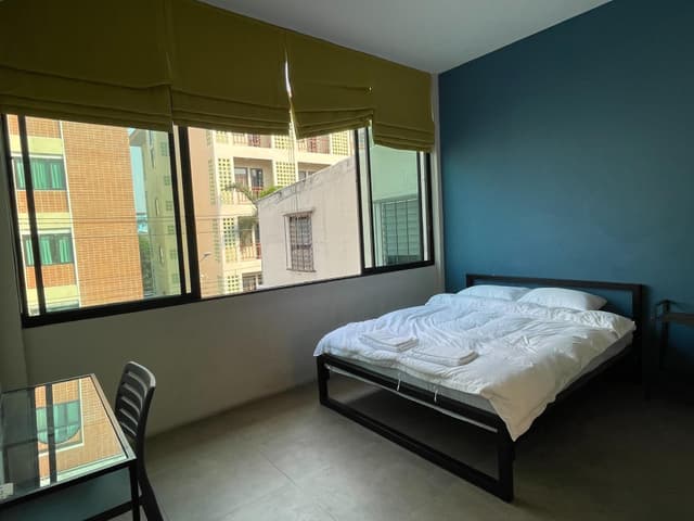 Queen Bedroom with Window
