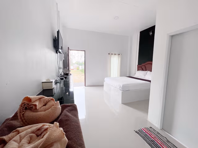 Deluxe Room 203