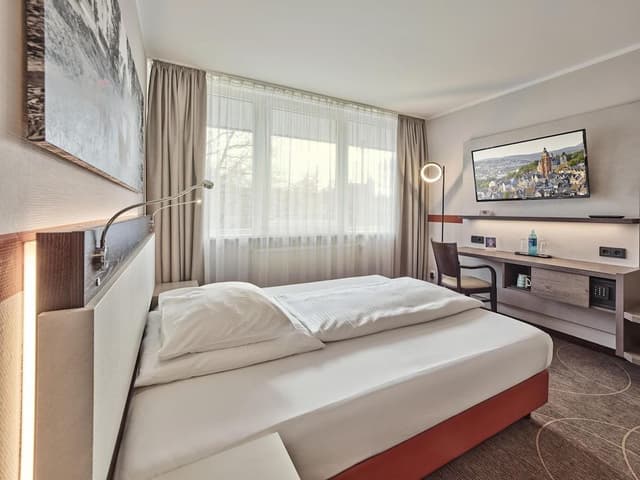 Executive Room, 1 Queen Bed, River View