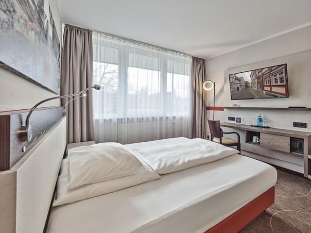 Executive Room, 1 Queen Bed, River View