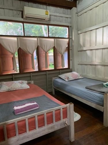 ย.สอง โฮสเทล (Yor Song Hostel)1