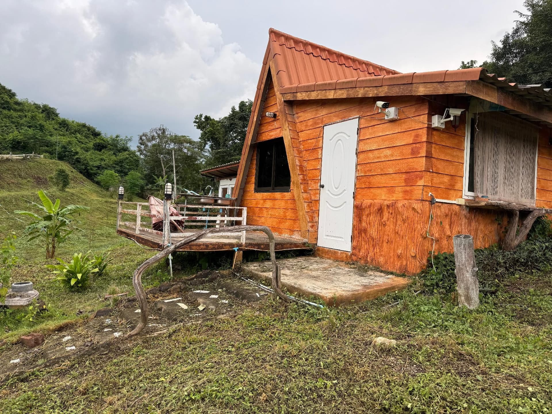 บ้านเนินเขา รีสอร์ท แอนด์ แคมป์ปิ้ง บ้านเนินเขา รีสอร์ท แอนด์ แคมป์ปิ้ง