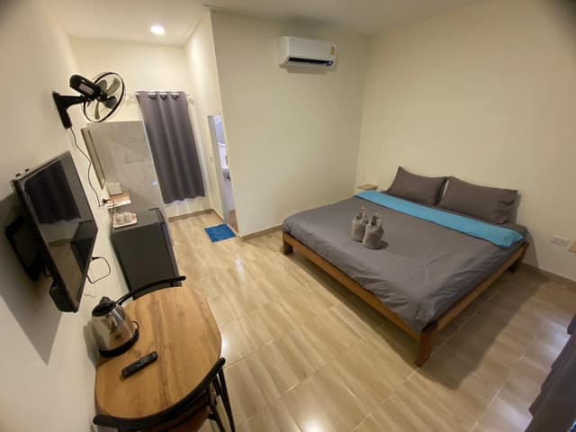 Room with King Bed and Single Bed