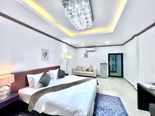 Poolside King Room