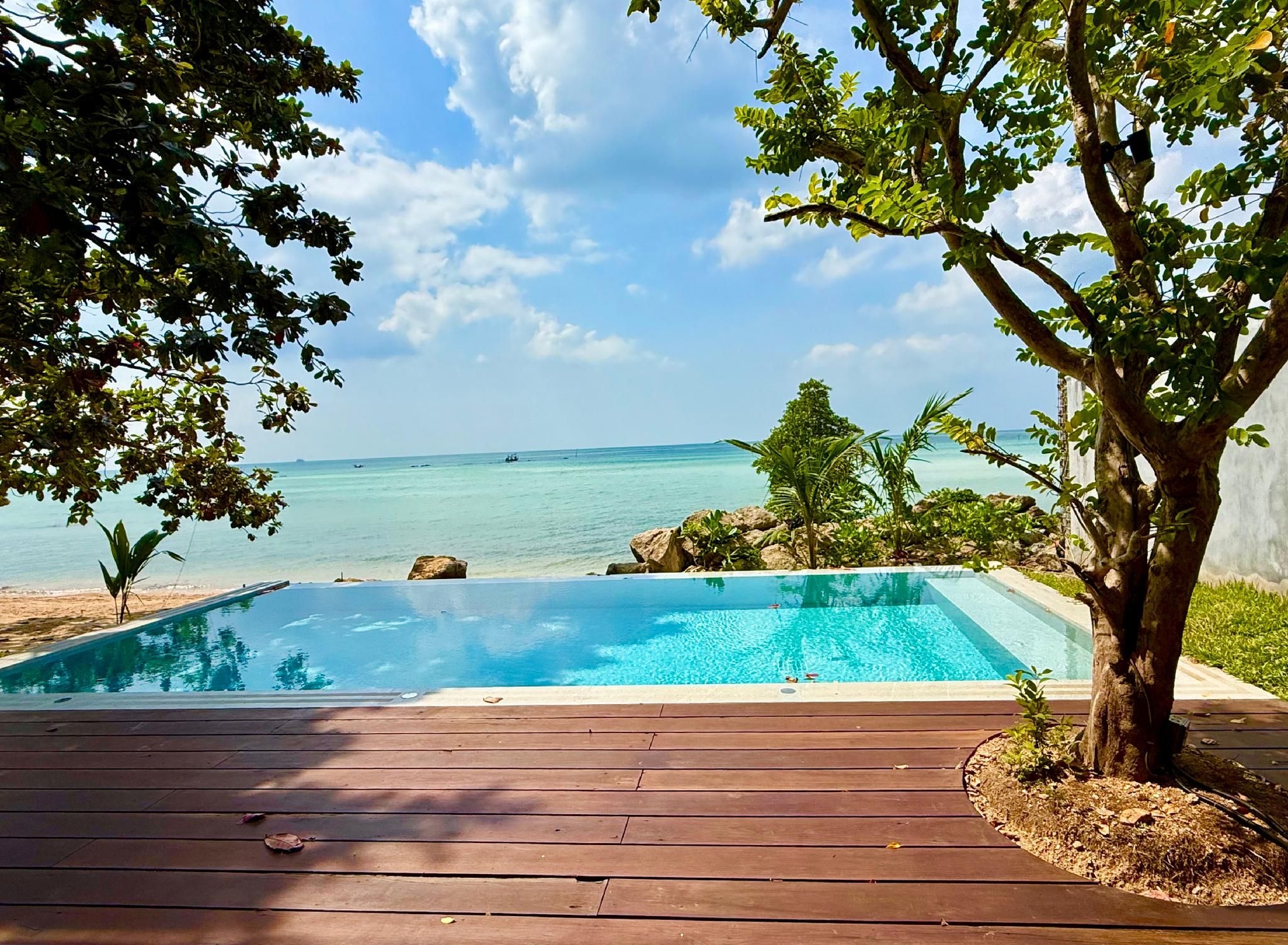 Vows Villa Beachfront3