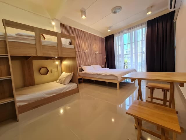 Deluxe Studio Suite, Garden View