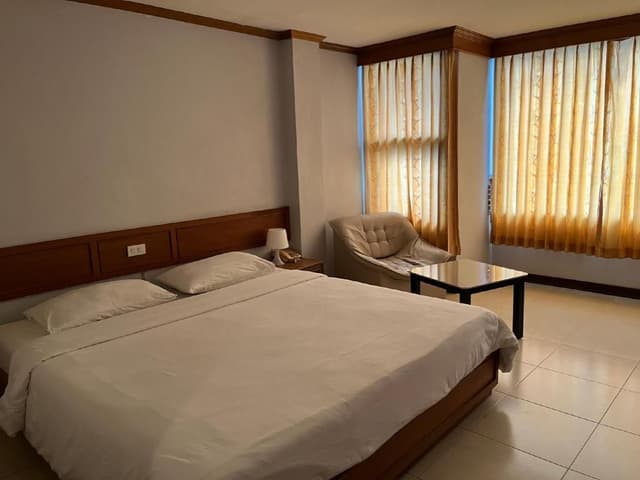 Single Room with Shower - Non-Smoking