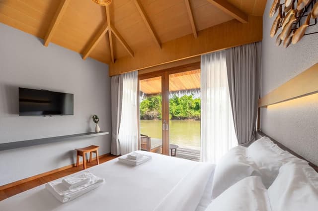 Superior - 1 King Bed