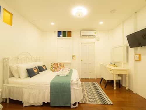 รูมเควสต์ บ้านคุณพระ ดิ ไอโคนิค เรสซิเดนซ์ รูมเควสต์ บ้านคุณพระ ดิ ไอโคนิค เรสซิเดนซ์