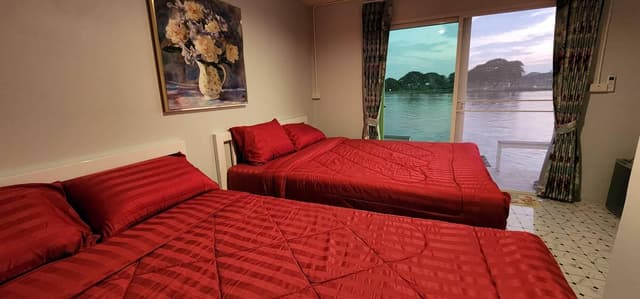 2 Queen Bed Riverview