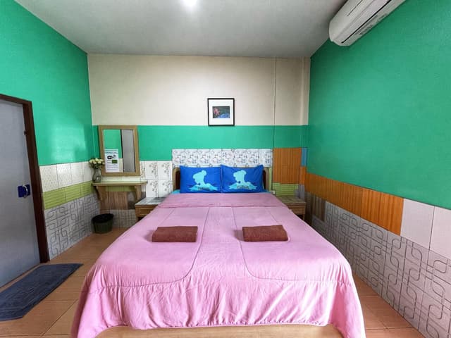 Stand Queen Room