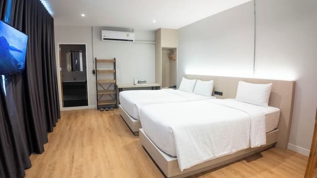 Exclusive Triple Room, City View