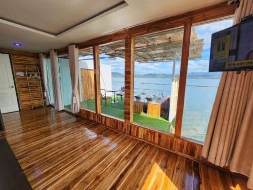 Suite with Terrace and Jacuzzi