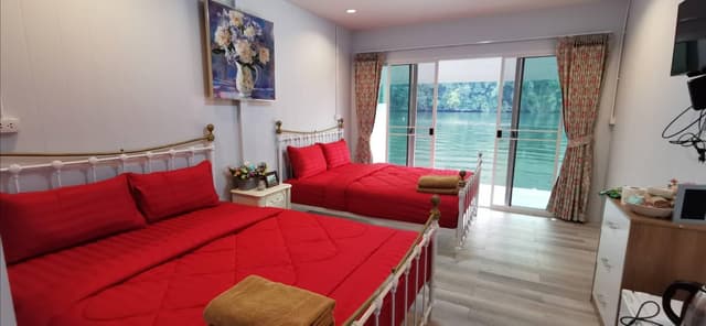 River View Family Room with Queen Bed