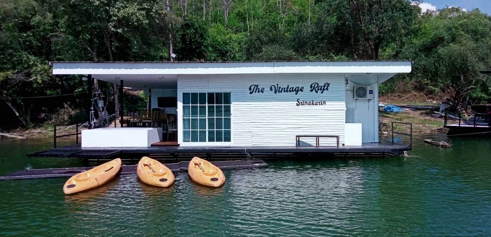 แพชมตะวัน (Chomtawan Raft)0