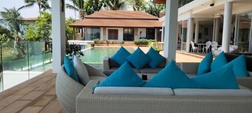 Villa Monsoon1