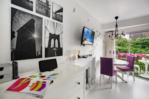 คลับ รีเพลย์ อพาร์ตเมนต์ (Club Replay Apartment)1