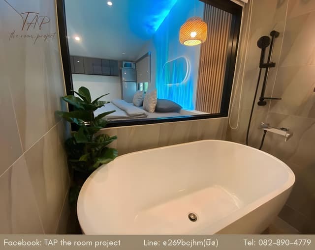 Aqua Room with Private Bathroom