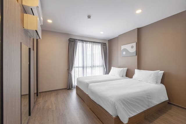 Homey Two Bedroom Family
