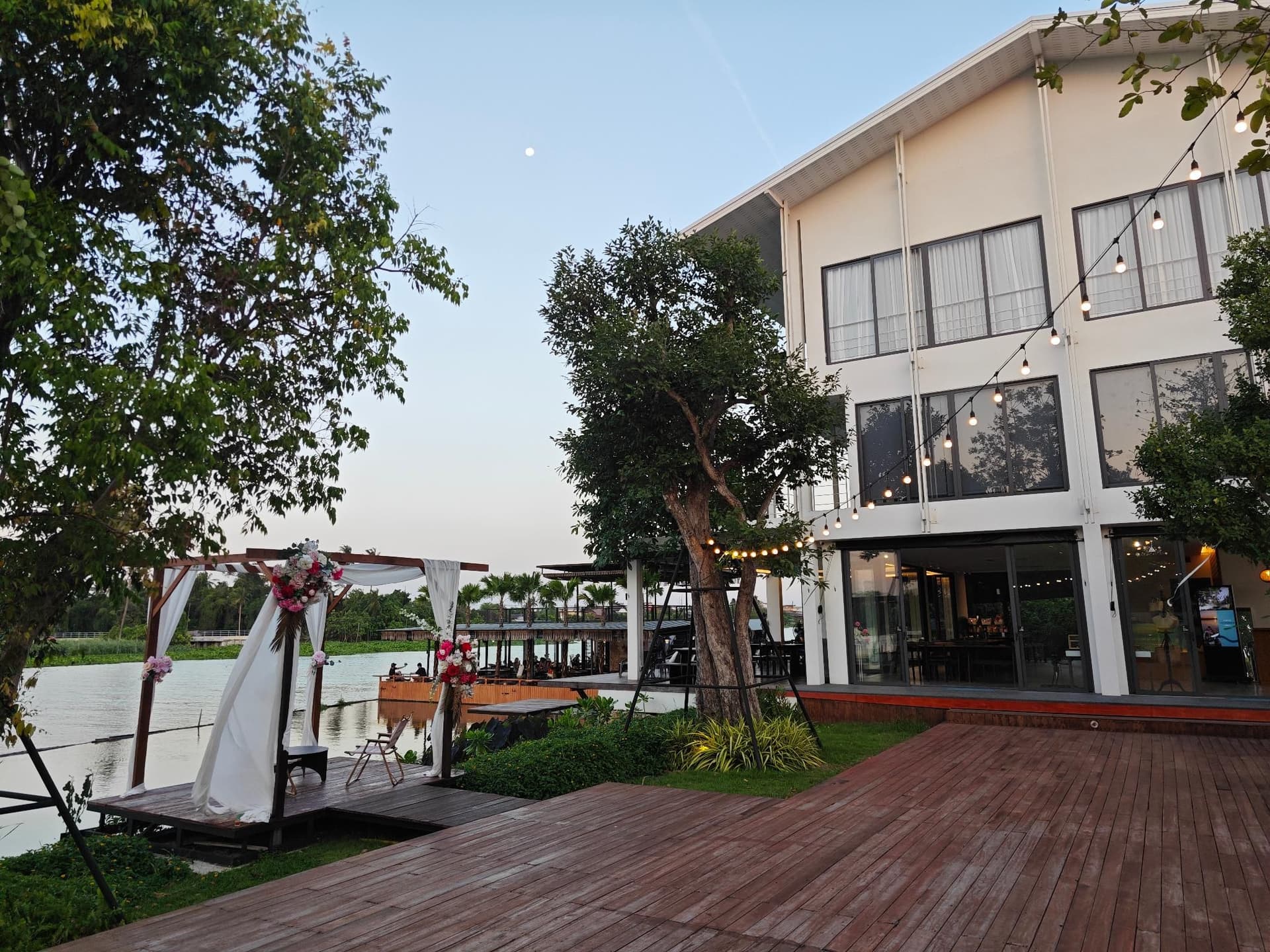Tara Terrace Resort ธารา เทอร์เรซ รีสอร์ท Tara Terrace Resort ธารา เทอร์เรซ รีสอร์ท