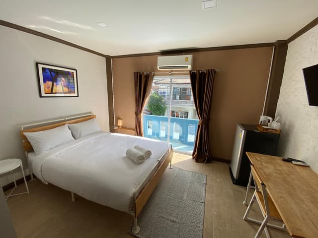 Standard Queen Room
