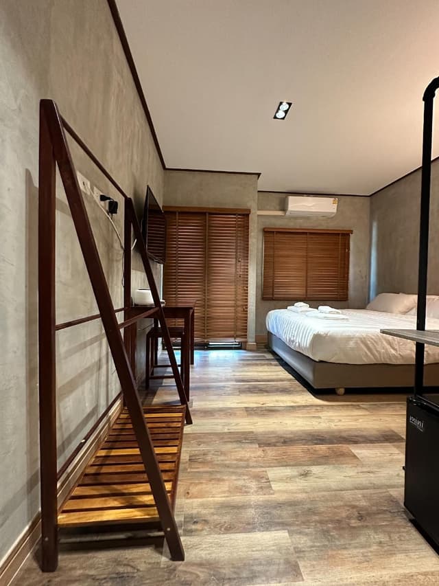 Deluxe Queen Bed