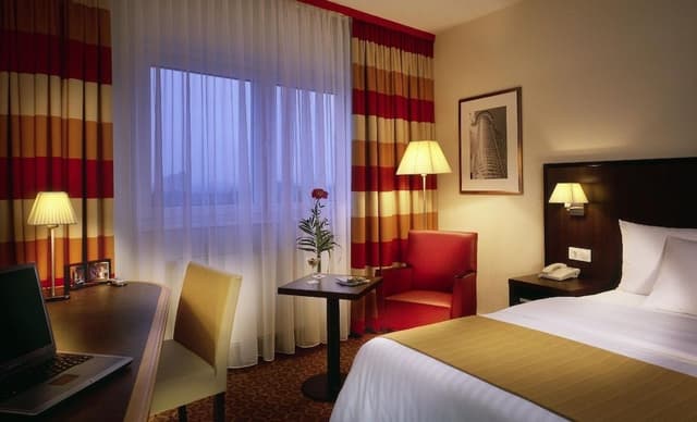 Queen Plus Room