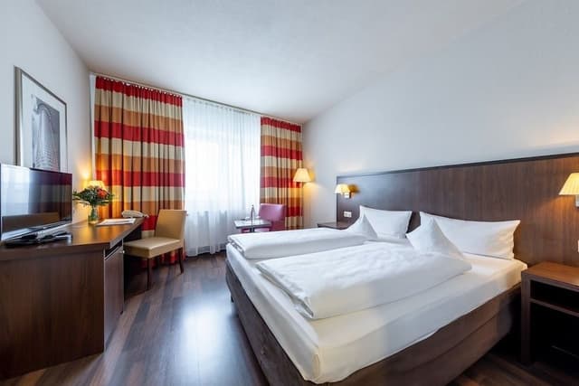 Queen Plus Room