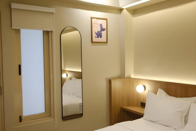 Standard Room with Bathtub